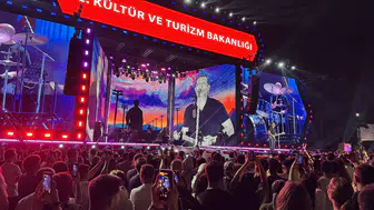 Kahramanmaraş'ta Kültür Yolu Festivali'nde Kıraç sahne aldı
