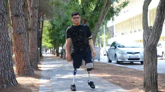Depremden sonra protezle ayağa kalkan Taha'nın hayali eczacı olmak