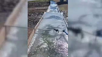 Kars'ta soğuk hava nedeniyle su savakları dondu