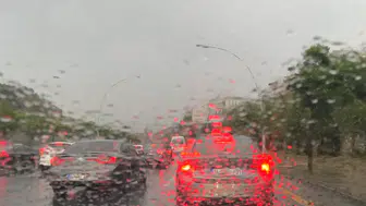 Başkentte sağanak yağış! Cadde ve sokaklarda su birikintileri oluştu