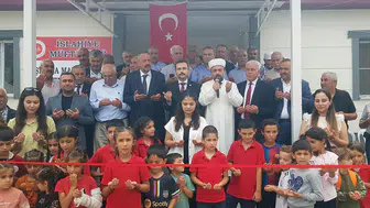 Depremde hasar gören cami hayırsever desteğiyle yeniden ibadete açıldı