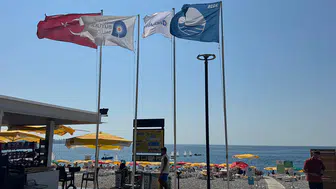 Antalya'nın plajları mavi bayrak ve dumansız uygulamayla korunuyor