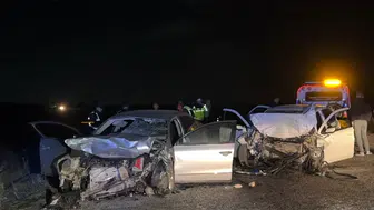İki otomobilin çarpıştığı kazada 2 kişi öldü, 5 kişi yaralandı