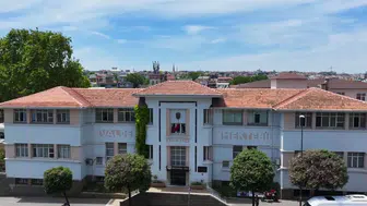 Valide Sultan'ın emaneti 154 yıllık eğitim mirasını sürdürüyor