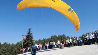 Yalnız Ardıç’ta gökyüzü renklendi, festivalinin ilk günü tamamlandı