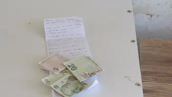 Elektrikli motosikletlerini mescitte şarj eden kişiler 45 lira bıraktı