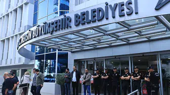 Mersin Büyükşehir Belediye Başkanı Seçer ve 58 kişi gözaltında