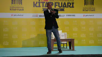 Usta gazeteci Hakan Çelik, Kitap Fuarı’nda gençlere seslendi