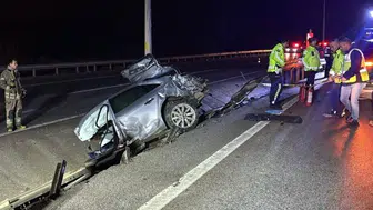 Çanakkale'de aydınlatma direğine çarpan otomobildeki 2 kişi öldü