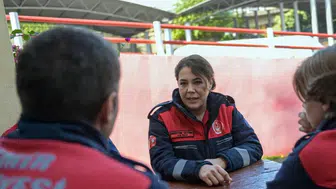 İzmir depreminde evladını kaybeden anne hayat kurtarmak bakın ne yaptı