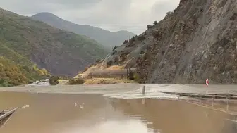 Erzincan-Erzurum kara yolu heyelan nedeniyle ulaşıma kapandı