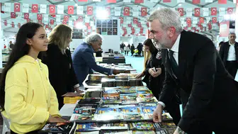 Gel ve Fark Et temalı Kitap Fuarı Salı günü dolu dolu geçecek