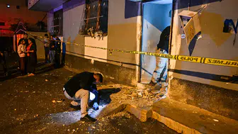 Adana'da müstakil evin kapısına el yapımı patlayıcı atıldı