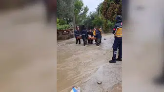 Yağış nedeniyle evinde mahsur kalan hamile kadın kurtarıldı