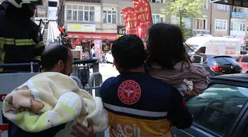 Apartmanda çıkan yangında 5 kişi hastanelik oldu