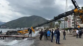 Vinç taşıma kolu işçinin üzerine düştü