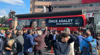 CHP Genel Merkezi önünde partililer arasında gerginlik