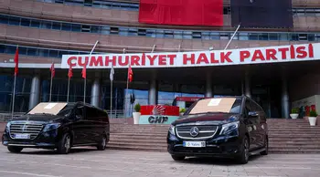 CHP'de iki lüks minibüs satışa çıkarıldı