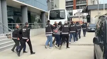İş insanlarına zorla çek imzalattıkları öne sürülen 6 zanlı tutuklandı