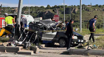 Kayseri'de iki otomobilin çarpıştığı kazada 3 kişi öldü, 5 yaralı