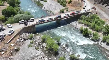Çayda akıntıya kapılan kişi aranıyor