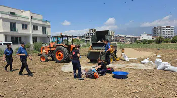 Hatay'da tarlada tarım makinesine sıkışan işçi öldü