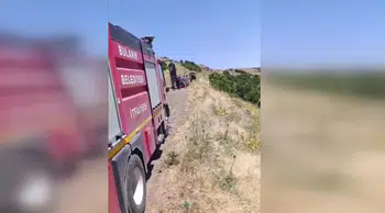 Devrilen traktörün römorkundaki 1 kişi öldü, 23 kişi yaralandı