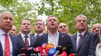 Özel, Yeni Parti'nin kuruluş dilekçesini İçişleri Bakanlığına verdi