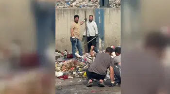 Eşinin çöpe attığı 400 bin lirayı çöp konteynerinde buldu