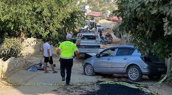 Hatay'da iş makinesine çarpan otomobilin sürücüsü hayatını kaybetti