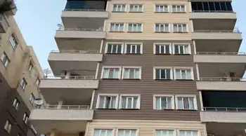 Balkondan düşen kadın hayatını kaybetti