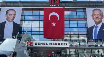 Yeni Parti Genel Başkanı Özel, parti genel merkezinde çalışmalarına başladı