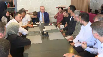 Cumhurbaşkanı Erdoğan, Üsküdar'da esnafı ziyaret etti