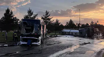 Yolcu otobüsü ile yakıt taşıyan tanker çarpıştı! 35 kişi yaralandı