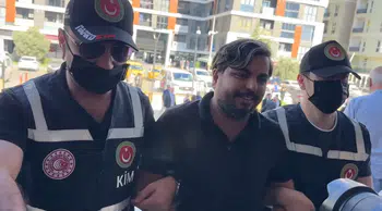 Yurt dışına kaçmaya çalışan Arif Kocabıyık tır dorsesinin altında yakalandı