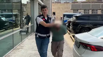 Havaya ateş edip silahı başına dayayan şüpheli teslim oldu