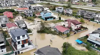 Sağanak nedeniyle su altında kalan iki mahallede tahliye çalışmaları sürüyor