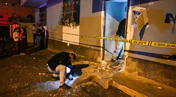 Adana'da müstakil evin kapısına el yapımı patlayıcı atıldı