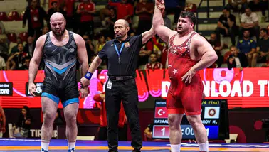 13. kez Avrupa şampiyonu olan Rıza Kayaalp,  rekor kırdı