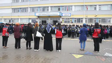 Kahramanmaraş'ta okul saldırısında hayatını kaybeden öğretmen ile öğrenciler anıldı