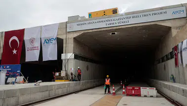 Bakan Uraloğlu, Mersin-Adana-Osmaniye-Gaziantep Hızlı Tren Projesi'nde incelemelerde bulundu