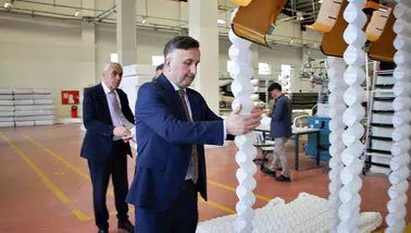 Meslek lisesi önce yatak şimdi de yay üretimine başladı