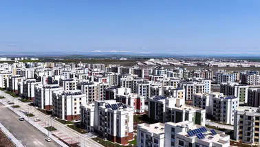Bakan Kurum, deprem konutlarında yaşayan aileyi paylaştı