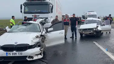 Şanlıurfa'da zincirleme trafik kazası! 2 kişi öldü, 2 kişi yaralandı