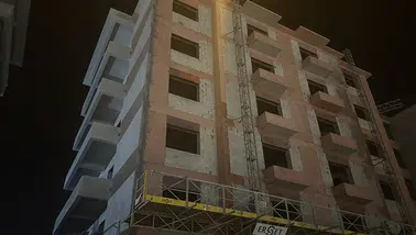 İnşaat işçisi 6. kattan düştü