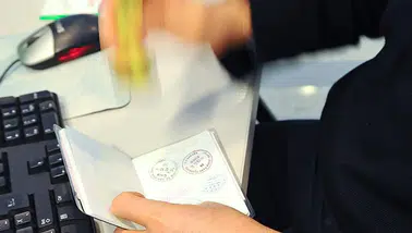 Ticaret Bakanlığı'ndan vize aracılık firmalarına reklam freni