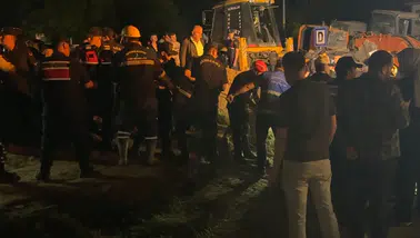 Toprak altında kalan işçinin cansız bedenine ulaşıldı