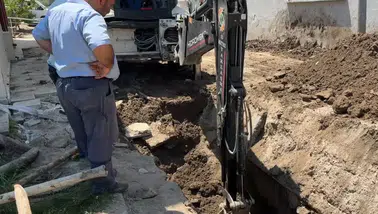 Toprak kayması sonucu 1 işçi göçük altında kaldı