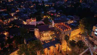 Antalya'nın simge yapısı Üçkapılar gece de ihtişamıyla öne çıkacak