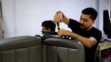Engelli genç, kendi iş yerinin sahibi olma hayalini gerçekleştirdi